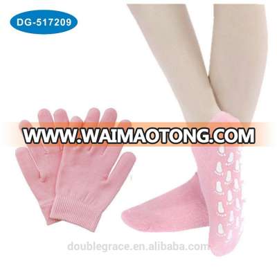 New design popular moisturizing gel pink gloves and socks cotton spa gel gloves and socks gel moisture socks and gloves